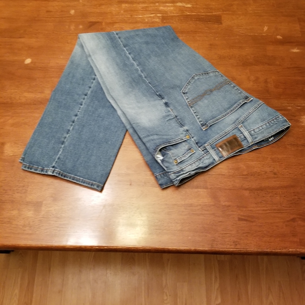 Nice pair of Levi's Denizen brand jeans size 40x32